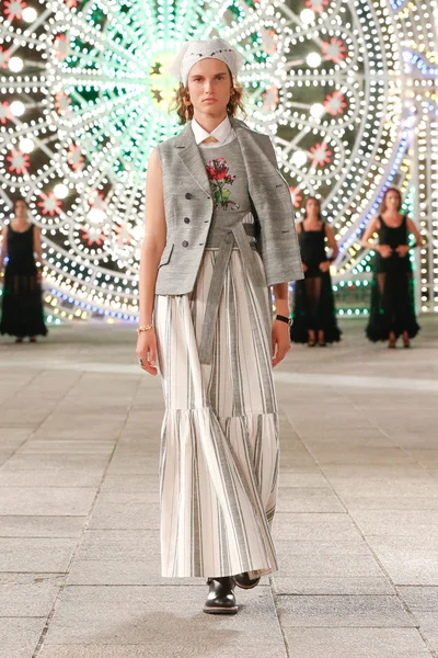 Look 9